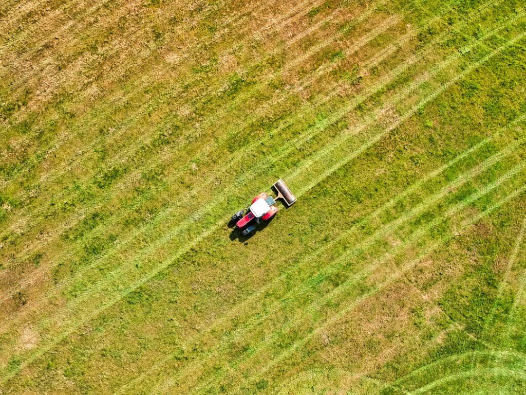 precision agriculture global food — Farmer drone monitoring crop fields