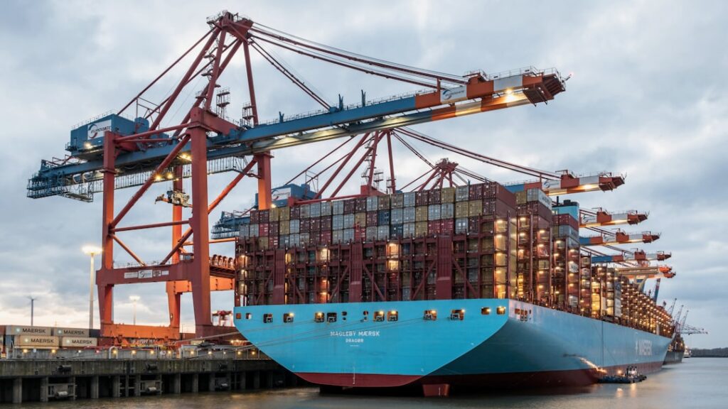 smart ports global shipping — Container terminal automated cranes loading