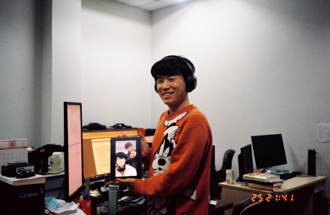 global companies traditional five-day work arrangements — video call on computer screen with remote team members