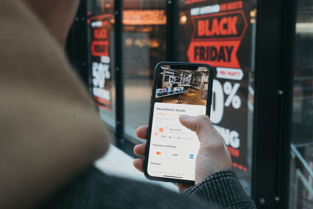 changing face shopping malls — omnichannel retail analytics showing unified online and in-store inventory on digital screen