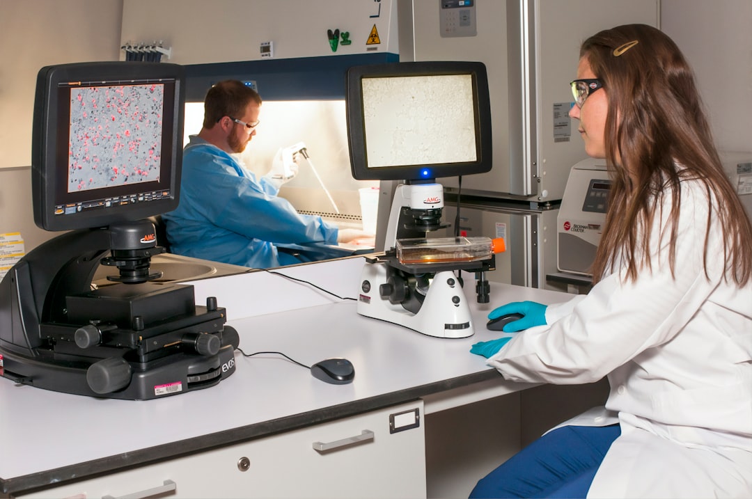 3d bioprinting transform organ — scientists examining bioprinted tissue samples under microscope in laboratory setting