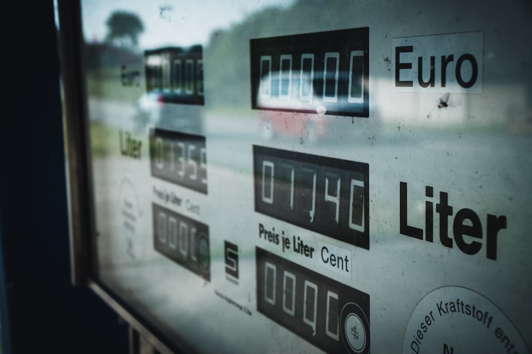 rise hydrogen-powered commercial vehicles — dashboard displaying real-time fleet tracking metrics and hydrogen refueling station map